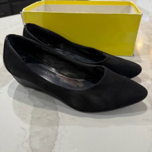 Circa Joan & David Black Slip On Wedge Pumps Women’s 7.5M Fabric Upper Classic - Picture 1 of 8